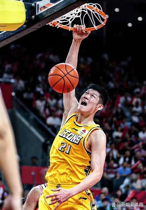 胡金秋全场出战14分钟,5中4得到9分2板1助攻 胡金秋全场出战14分钟,5中4得到9分2板1助攻